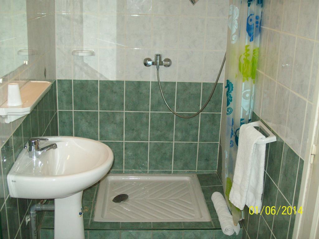 Le Relais Des Blaches Pierrelatte Room photo