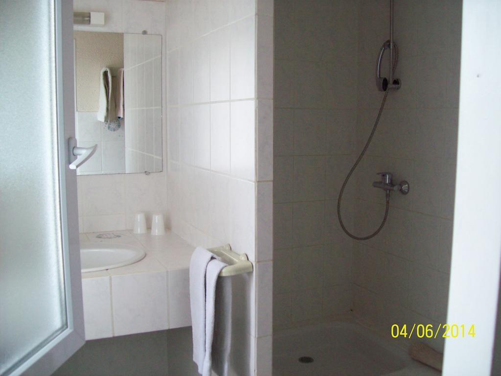 Le Relais Des Blaches Pierrelatte Room photo