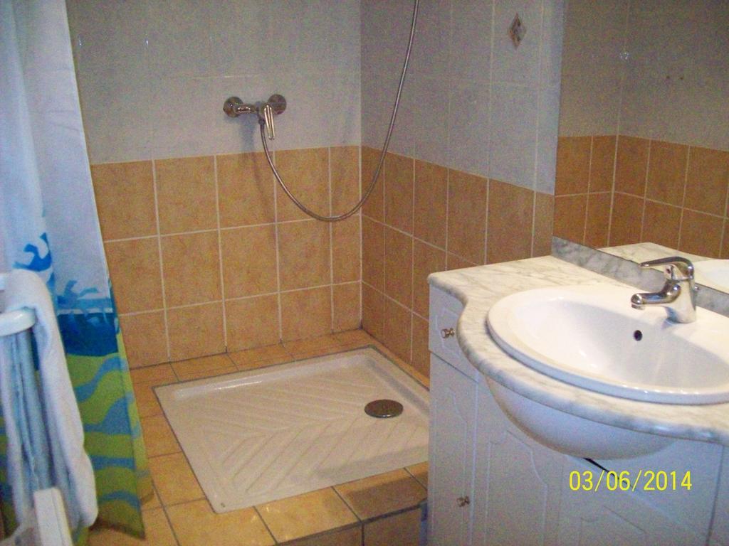 Le Relais Des Blaches Pierrelatte Room photo