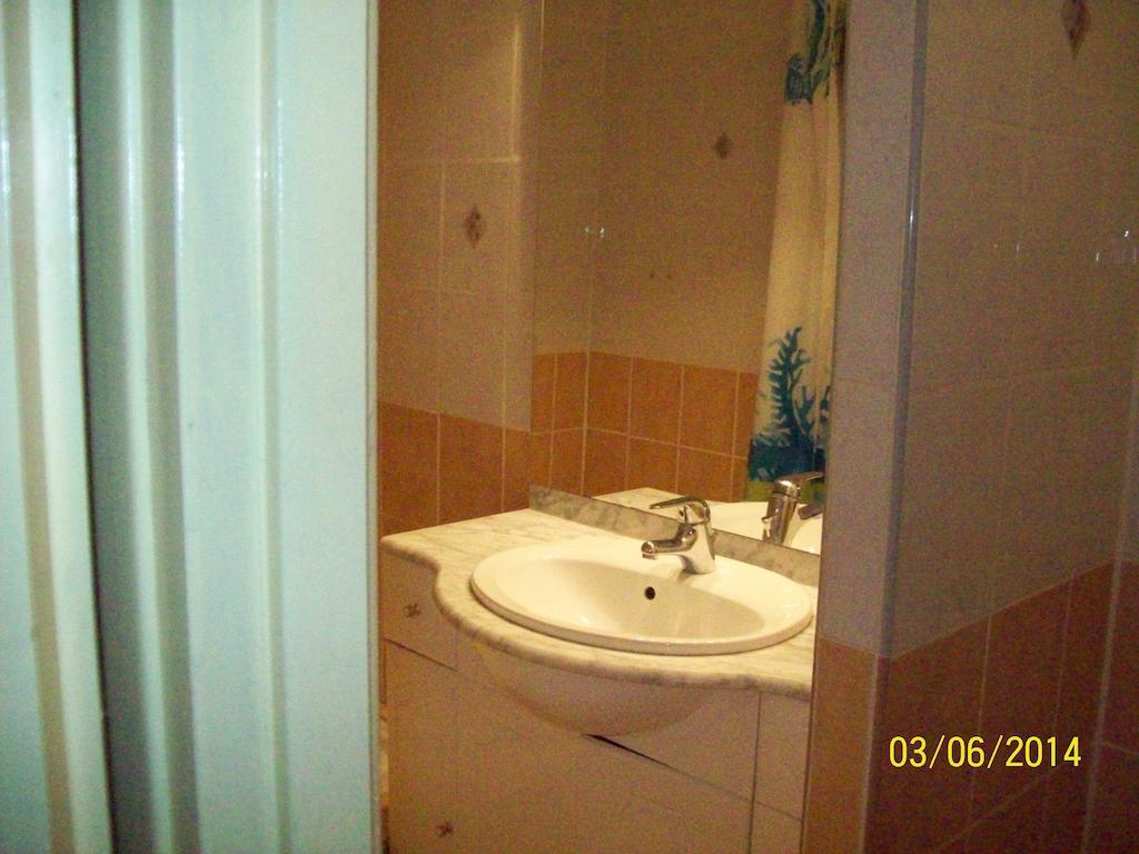 Le Relais Des Blaches Pierrelatte Room photo